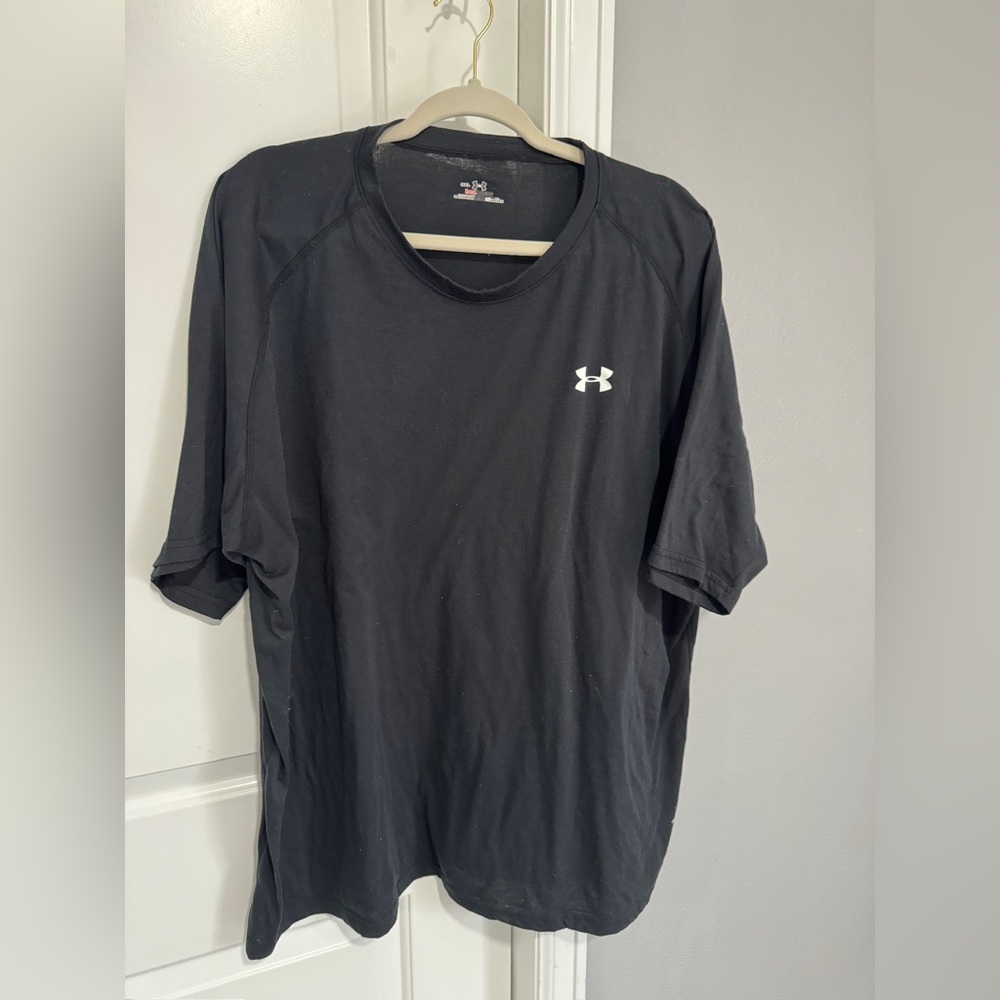 ⭐️SOLD⭐️ Men’s Under Armour T-Shirt - Picture 1 of 5